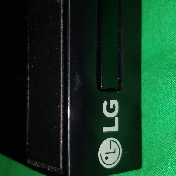 LG DVD Player Model DP 132 with AV Cable - Picture 2 of 5